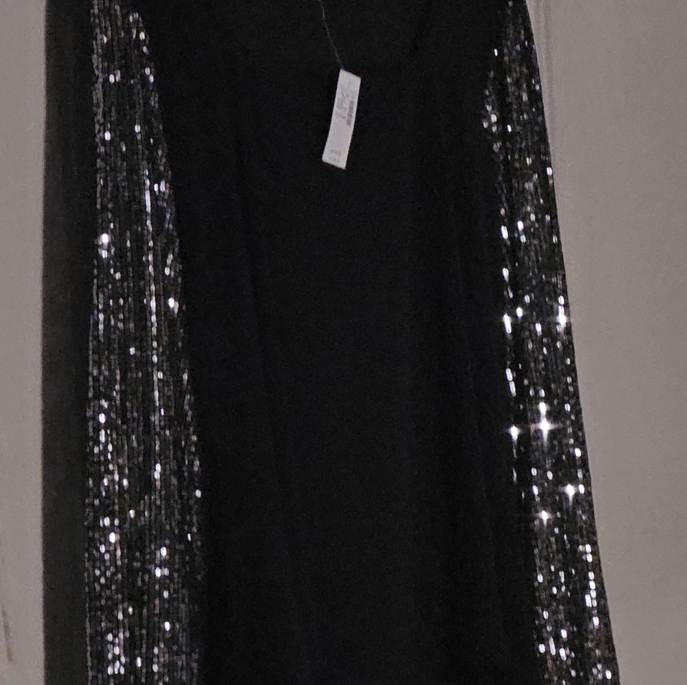 New Xl. Maurices Black Top Long Sequence d Sleeves.